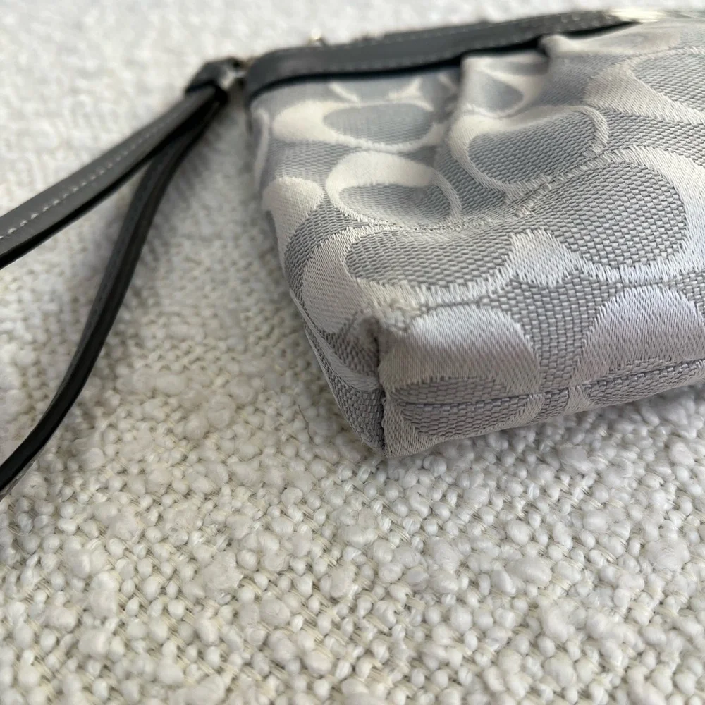 COACH wristlets cosmetic bag silver gray. Logo fabric leather trim AUTHENTIC! - Picture 5 of 6